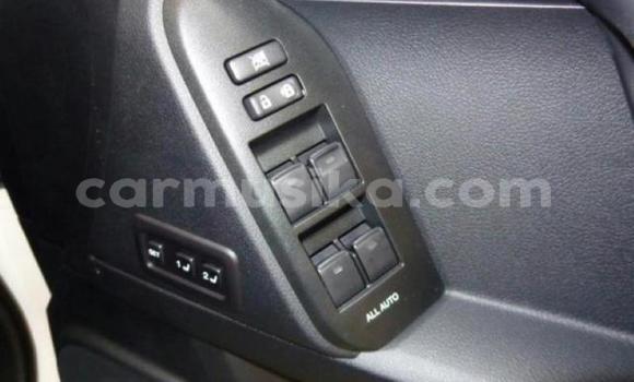 Nunua Ilio tumika Toyota Land Cruiser Prado Nyeupe Gari ndani ya Beitbridge nchini Matabeleland Kusini Nunua Ilio tumika Toyota Land Cruiser Prado Nyeupe Gari ndani ya Beitbridge nchini Matabeleland Kusini