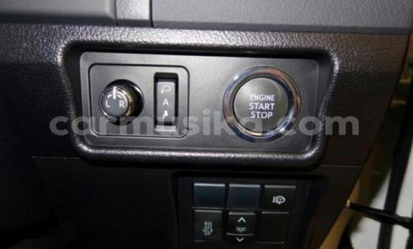 Nunua Ilio tumika Toyota Land Cruiser Prado Nyeupe Gari ndani ya Beitbridge nchini Matabeleland Kusini Nunua Ilio tumika Toyota Land Cruiser Prado Nyeupe Gari ndani ya Beitbridge nchini Matabeleland Kusini