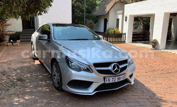 Nunua Ilio tumika Mercedes‒Benz E-klasse AMG Fedha Gari ndani ya Beitbridge nchini Matabeleland Kusini Nunua Ilio tumika Mercedes‒Benz E-klasse AMG Fedha Gari ndani ya Beitbridge nchini Matabeleland Kusini