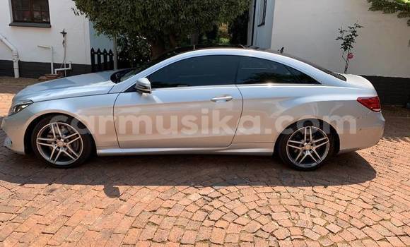 Nunua Ilio tumika Mercedes‒Benz E-klasse AMG Fedha Gari ndani ya Beitbridge nchini Matabeleland Kusini Nunua Ilio tumika Mercedes‒Benz E-klasse AMG Fedha Gari ndani ya Beitbridge nchini Matabeleland Kusini