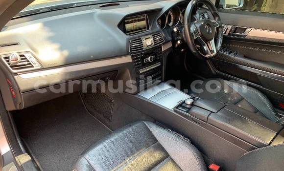 Nunua Ilio tumika Mercedes‒Benz E-klasse AMG Fedha Gari ndani ya Beitbridge nchini Matabeleland Kusini Nunua Ilio tumika Mercedes‒Benz E-klasse AMG Fedha Gari ndani ya Beitbridge nchini Matabeleland Kusini