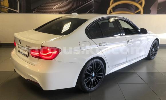 Tenga Tsaru BMW 3–Series Chena Mota in Beitbridge in Matabeleland South Tenga Tsaru BMW 3–Series Chena Mota in Beitbridge in Matabeleland South