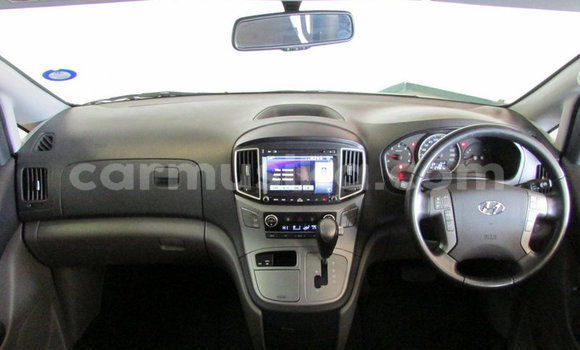 Buy Used Hyundai H1 White Car in Beitbridge in Matabeleland South Buy Used Hyundai H1 White Car in Beitbridge in Matabeleland South