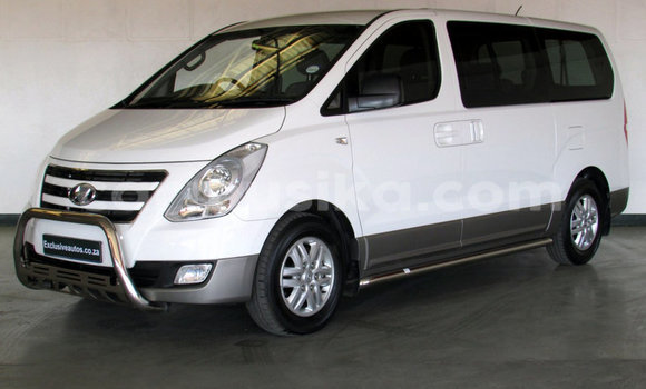Buy Used Hyundai H1 White Car in Beitbridge in Matabeleland South Buy Used Hyundai H1 White Car in Beitbridge in Matabeleland South