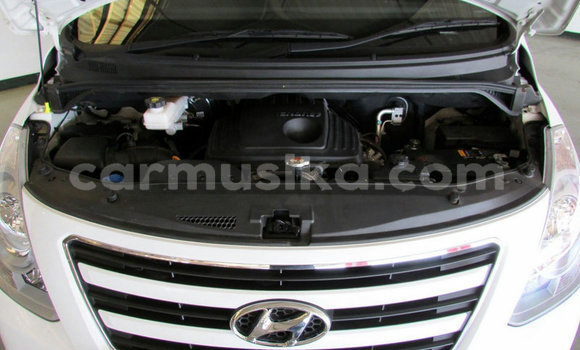 Buy Used Hyundai H1 White Car in Beitbridge in Matabeleland South Buy Used Hyundai H1 White Car in Beitbridge in Matabeleland South