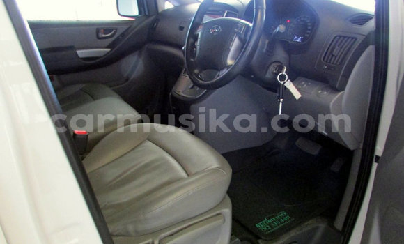 Buy Used Hyundai H1 White Car in Beitbridge in Matabeleland South Buy Used Hyundai H1 White Car in Beitbridge in Matabeleland South