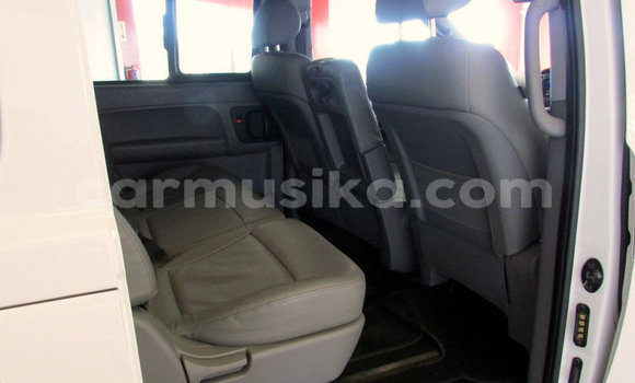 Buy Used Hyundai H1 White Car in Beitbridge in Matabeleland South Buy Used Hyundai H1 White Car in Beitbridge in Matabeleland South