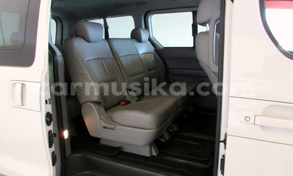 Buy Used Hyundai H1 White Car in Beitbridge in Matabeleland South Buy Used Hyundai H1 White Car in Beitbridge in Matabeleland South