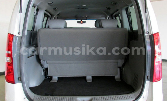 Buy Used Hyundai H1 White Car in Beitbridge in Matabeleland South Buy Used Hyundai H1 White Car in Beitbridge in Matabeleland South