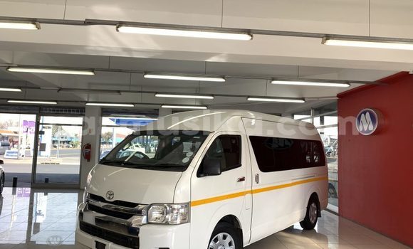 Nunua Ilio tumika Toyota Hiace Nyeupe Gari ndani ya Beitbridge nchini Matabeleland Kusini Nunua Ilio tumika Toyota Hiace Nyeupe Gari ndani ya Beitbridge nchini Matabeleland Kusini
