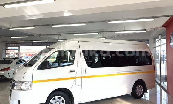 Nunua Ilio tumika Toyota Hiace Nyeupe Gari ndani ya Beitbridge nchini Matabeleland Kusini Nunua Ilio tumika Toyota Hiace Nyeupe Gari ndani ya Beitbridge nchini Matabeleland Kusini