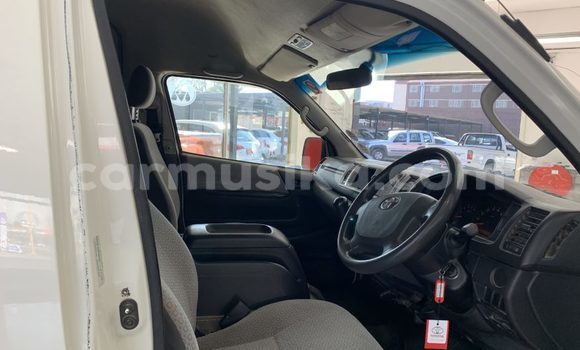 Nunua Ilio tumika Toyota Hiace Nyeupe Gari ndani ya Beitbridge nchini Matabeleland Kusini Nunua Ilio tumika Toyota Hiace Nyeupe Gari ndani ya Beitbridge nchini Matabeleland Kusini