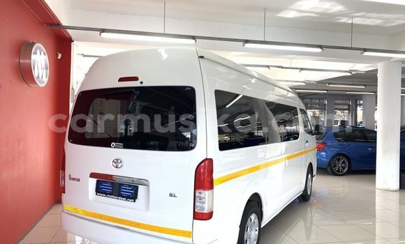 Nunua Ilio tumika Toyota Hiace Nyeupe Gari ndani ya Beitbridge nchini Matabeleland Kusini Nunua Ilio tumika Toyota Hiace Nyeupe Gari ndani ya Beitbridge nchini Matabeleland Kusini