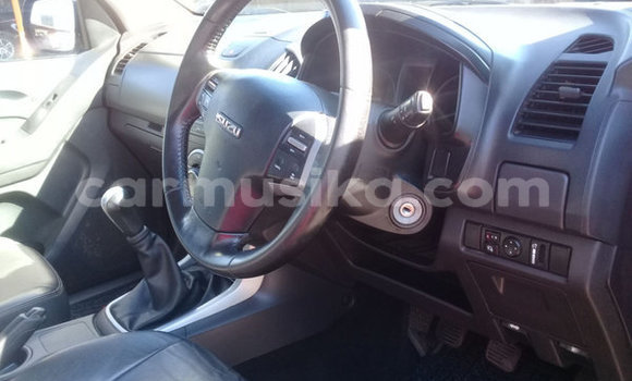 Buy Used Isuzu KB Red Car in Beitbridge in Matabeleland South Buy Used Isuzu KB Red Car in Beitbridge in Matabeleland South