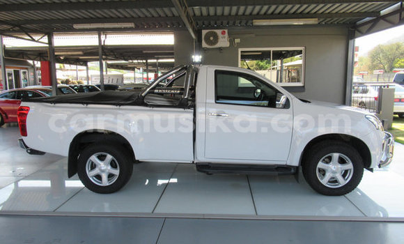 Buy Used Isuzu KB White Car in Beitbridge in Matabeleland South Buy Used Isuzu KB White Car in Beitbridge in Matabeleland South