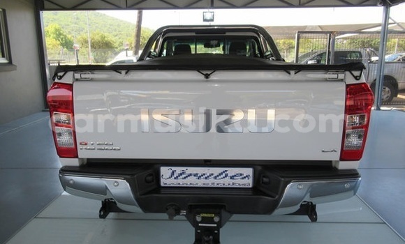 Buy Used Isuzu KB White Car in Beitbridge in Matabeleland South Buy Used Isuzu KB White Car in Beitbridge in Matabeleland South