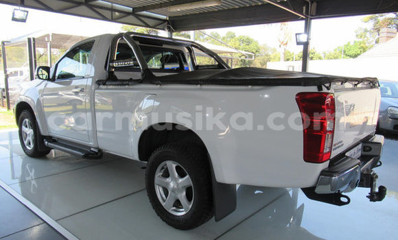 Buy Used Isuzu KB White Car in Beitbridge in Matabeleland South Buy Used Isuzu KB White Car in Beitbridge in Matabeleland South