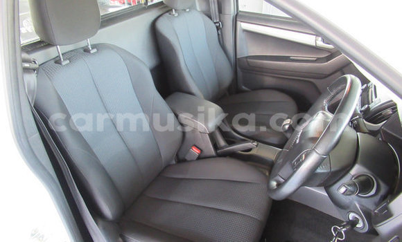 Buy Used Isuzu KB White Car in Beitbridge in Matabeleland South Buy Used Isuzu KB White Car in Beitbridge in Matabeleland South