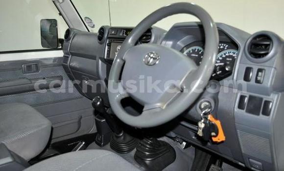 Buy Used Toyota Land Cruiser White Car in Beitbridge in Matabeleland South Buy Used Toyota Land Cruiser White Car in Beitbridge in Matabeleland South