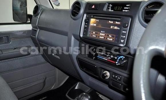Buy Used Toyota Land Cruiser White Car in Beitbridge in Matabeleland South Buy Used Toyota Land Cruiser White Car in Beitbridge in Matabeleland South