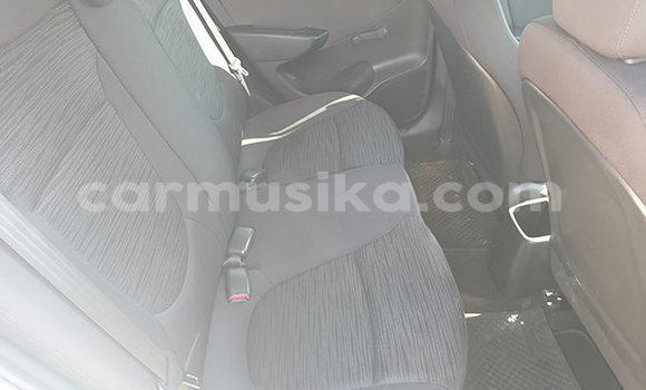 Buy Used Hyundai Accent White Car in Beitbridge in Matabeleland South Buy Used Hyundai Accent White Car in Beitbridge in Matabeleland South