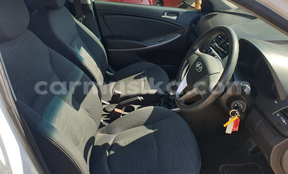 Buy Used Hyundai Accent White Car in Beitbridge in Matabeleland South Buy Used Hyundai Accent White Car in Beitbridge in Matabeleland South