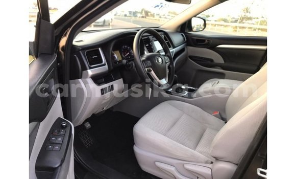 Tenga Imported Toyota Highlander Nhema Mota in Import - Dubai in Harare Tenga Imported Toyota Highlander Nhema Mota in Import - Dubai in Harare