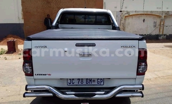 Tenga Tsaru Toyota Hilux Chena Mota in Beitbridge in Matabeleland South Tenga Tsaru Toyota Hilux Chena Mota in Beitbridge in Matabeleland South