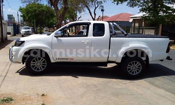 Tenga Tsaru Toyota Hilux Chena Mota in Beitbridge in Matabeleland South Tenga Tsaru Toyota Hilux Chena Mota in Beitbridge in Matabeleland South