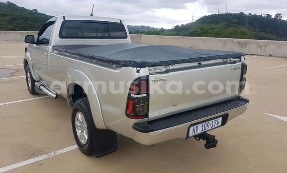 Nunua Ilio tumika Toyota Hilux Fedha Gari ndani ya Beitbridge nchini Matabeleland Kusini Nunua Ilio tumika Toyota Hilux Fedha Gari ndani ya Beitbridge nchini Matabeleland Kusini