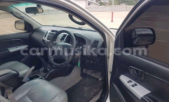 Nunua Ilio tumika Toyota Hilux Fedha Gari ndani ya Beitbridge nchini Matabeleland Kusini Nunua Ilio tumika Toyota Hilux Fedha Gari ndani ya Beitbridge nchini Matabeleland Kusini