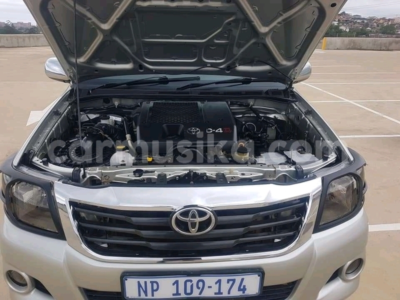 Big with watermark toyota hilux matabeleland south beitbridge 9791