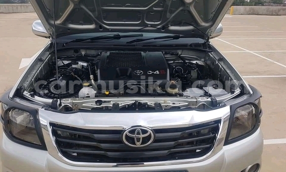 Nunua Ilio tumika Toyota Hilux Fedha Gari ndani ya Beitbridge nchini Matabeleland Kusini Nunua Ilio tumika Toyota Hilux Fedha Gari ndani ya Beitbridge nchini Matabeleland Kusini