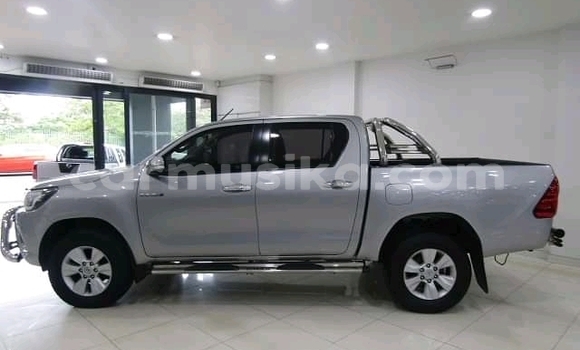 Buy Used Toyota Hilux Silver Car in Beitbridge in Matabeleland South Buy Used Toyota Hilux Silver Car in Beitbridge in Matabeleland South