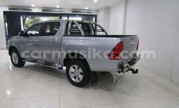 Buy Used Toyota Hilux Silver Car in Beitbridge in Matabeleland South Buy Used Toyota Hilux Silver Car in Beitbridge in Matabeleland South