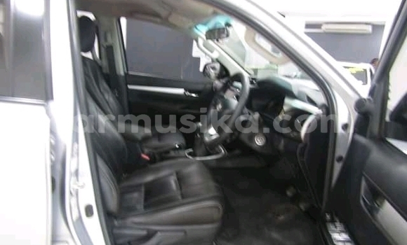 Buy Used Toyota Hilux Silver Car in Beitbridge in Matabeleland South Buy Used Toyota Hilux Silver Car in Beitbridge in Matabeleland South