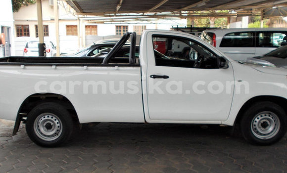 Tenga Tsaru Toyota Hilux Chena Mota in Beitbridge in Matabeleland South Tenga Tsaru Toyota Hilux Chena Mota in Beitbridge in Matabeleland South
