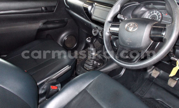 Tenga Tsaru Toyota Hilux Chena Mota in Beitbridge in Matabeleland South Tenga Tsaru Toyota Hilux Chena Mota in Beitbridge in Matabeleland South