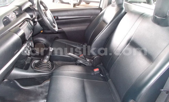 Tenga Tsaru Toyota Hilux Chena Mota in Beitbridge in Matabeleland South Tenga Tsaru Toyota Hilux Chena Mota in Beitbridge in Matabeleland South