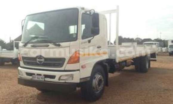 Acheter Occasion Voiture Hindustan Ambassador Blanc à Beitbridge, Matabeleland South Acheter Occasion Voiture Hindustan Ambassador Blanc à Beitbridge, Matabeleland South