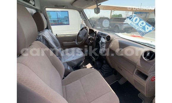 Acheter Import Voiture Toyota Land Cruiser Beige à Import - Dubai, Harare Acheter Import Voiture Toyota Land Cruiser Beige à Import - Dubai, Harare