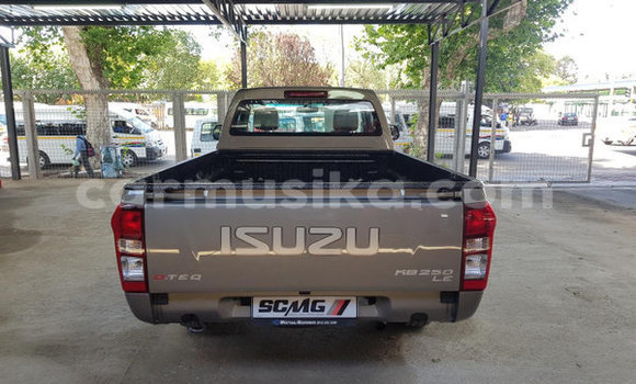 Nunua Ilio tumika Isuzu KB Beige Gari ndani ya Beitbridge nchini Matabeleland Kusini Nunua Ilio tumika Isuzu KB Beige Gari ndani ya Beitbridge nchini Matabeleland Kusini