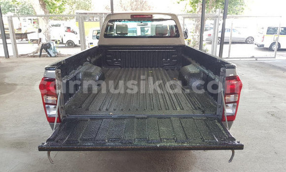 Nunua Ilio tumika Isuzu KB Beige Gari ndani ya Beitbridge nchini Matabeleland Kusini Nunua Ilio tumika Isuzu KB Beige Gari ndani ya Beitbridge nchini Matabeleland Kusini