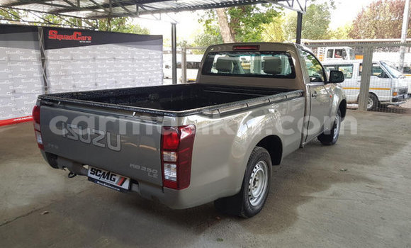 Nunua Ilio tumika Isuzu KB Beige Gari ndani ya Beitbridge nchini Matabeleland Kusini Nunua Ilio tumika Isuzu KB Beige Gari ndani ya Beitbridge nchini Matabeleland Kusini