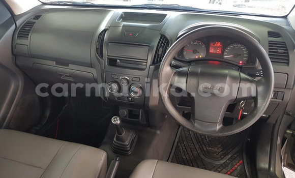 Nunua Ilio tumika Isuzu KB Beige Gari ndani ya Beitbridge nchini Matabeleland Kusini Nunua Ilio tumika Isuzu KB Beige Gari ndani ya Beitbridge nchini Matabeleland Kusini