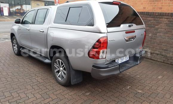 Nunua Ilio tumika Toyota Hilux Beige Gari ndani ya Beitbridge nchini Matabeleland Kusini Nunua Ilio tumika Toyota Hilux Beige Gari ndani ya Beitbridge nchini Matabeleland Kusini