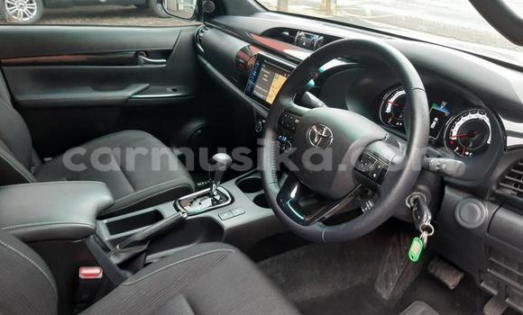 Nunua Ilio tumika Toyota Hilux Beige Gari ndani ya Beitbridge nchini Matabeleland Kusini Nunua Ilio tumika Toyota Hilux Beige Gari ndani ya Beitbridge nchini Matabeleland Kusini