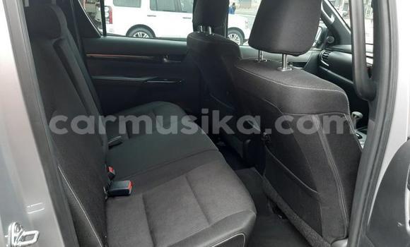 Nunua Ilio tumika Toyota Hilux Beige Gari ndani ya Beitbridge nchini Matabeleland Kusini Nunua Ilio tumika Toyota Hilux Beige Gari ndani ya Beitbridge nchini Matabeleland Kusini