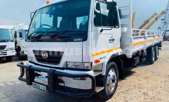Acheter Occasion Voiture Nissan Hardbody Blanc à Beitbridge, Matabeleland South Acheter Occasion Voiture Nissan Hardbody Blanc à Beitbridge, Matabeleland South