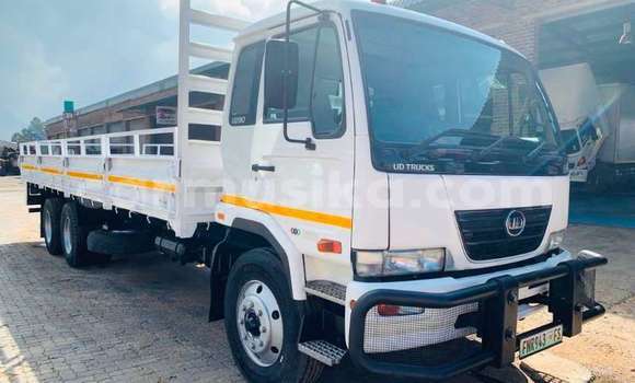 Acheter Occasion Voiture Nissan Hardbody Blanc à Beitbridge, Matabeleland South Acheter Occasion Voiture Nissan Hardbody Blanc à Beitbridge, Matabeleland South